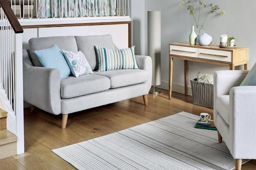 Chọn sofa cho phòng khách nhỏ bạn nên ưu tiên những ghế sofa đơn, đôi, đi-văng